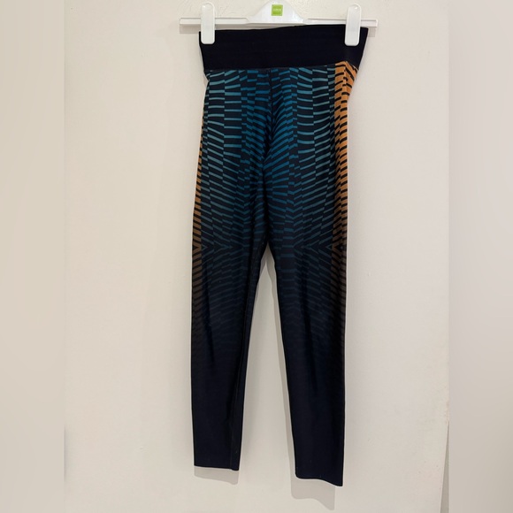 Ultracor Black Leggings.size M.ombre.retail $250.excellent condition - Picture 1 of 5